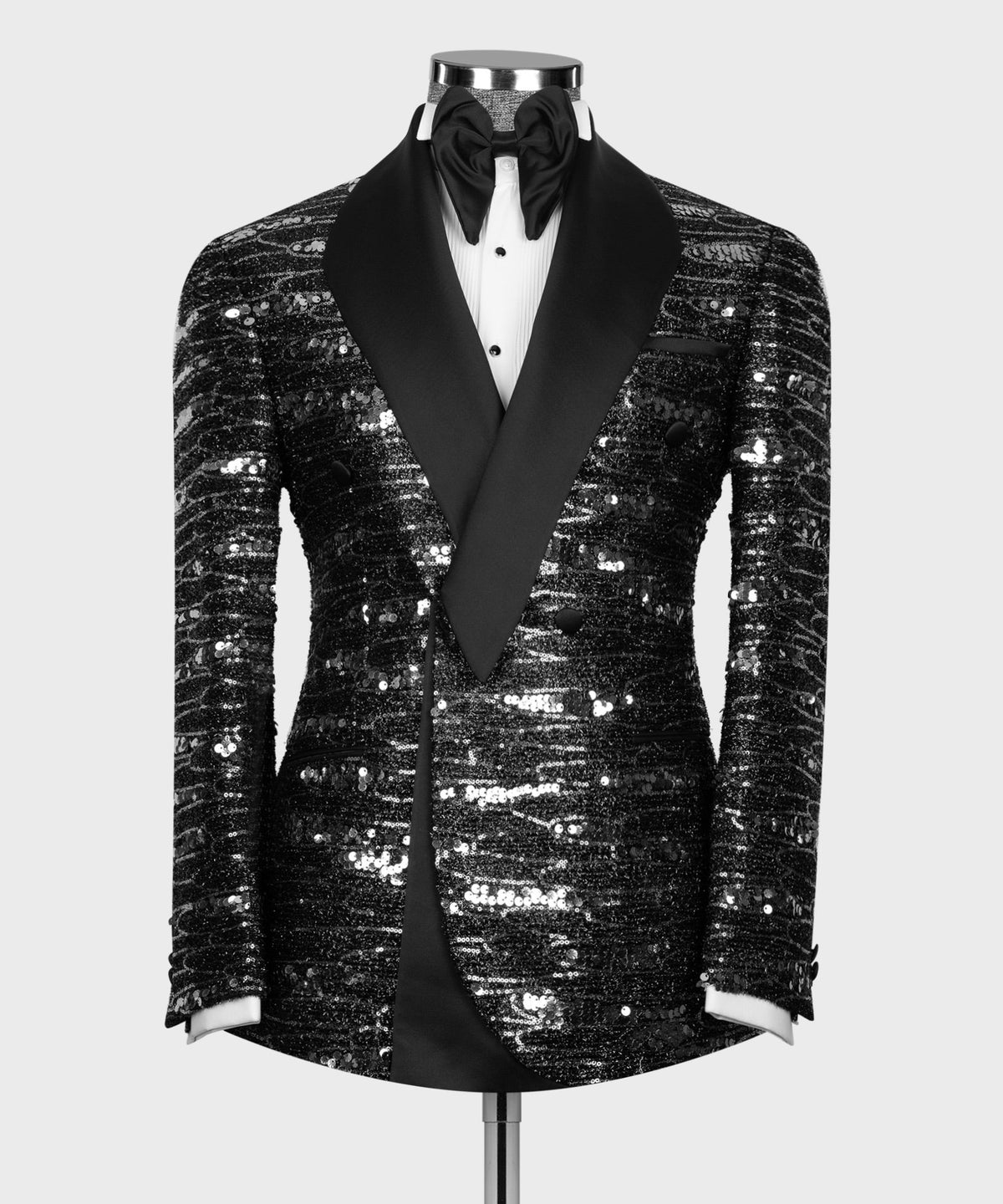 Choosing Luxurious Wedding Tuxedos for Men Online
